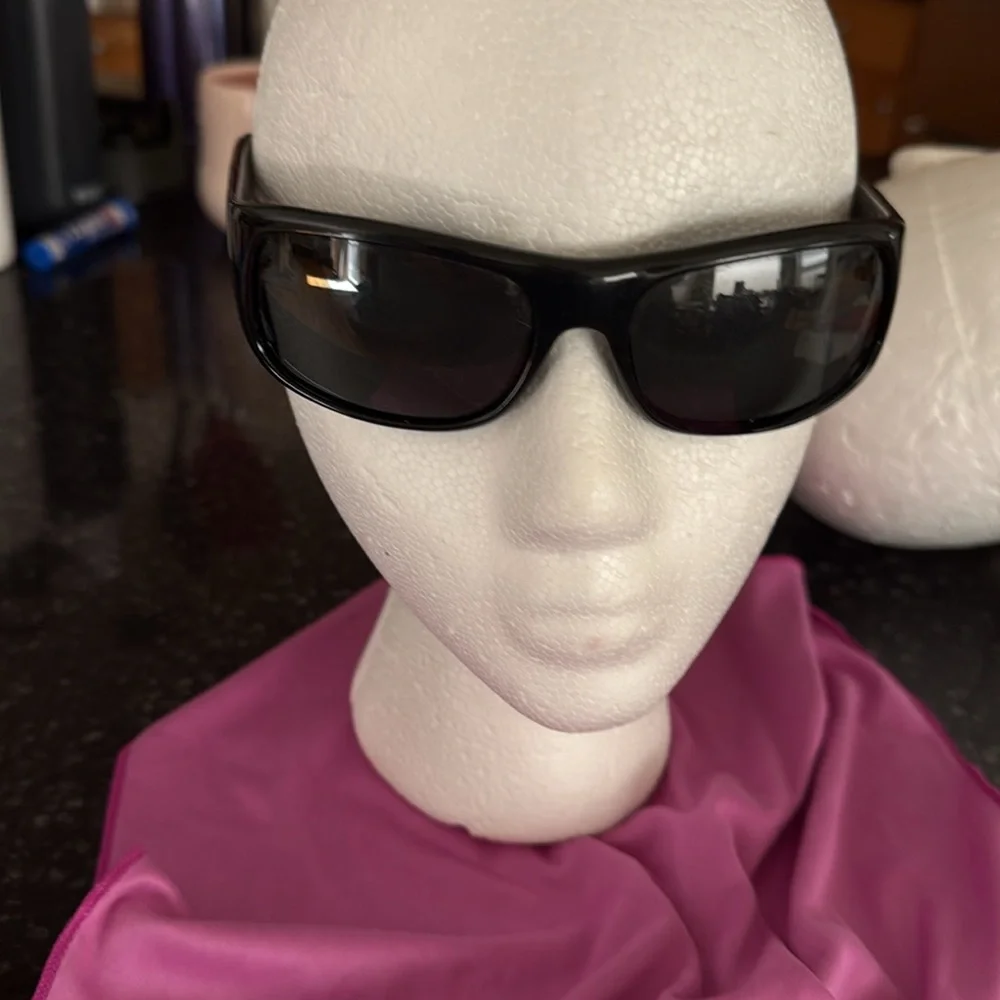 Hoven “gotty” polarized wrap Black Sunglasses pluss extra wrap pair